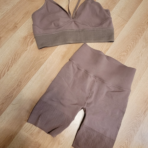 Fabletics shorts set - Picture 6 of 8